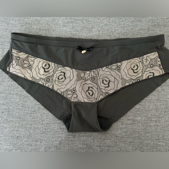 FREYA Deco Darling Black Lace Floral Garter Belt and Panty Set with bows & gem - Picture 12 of 12